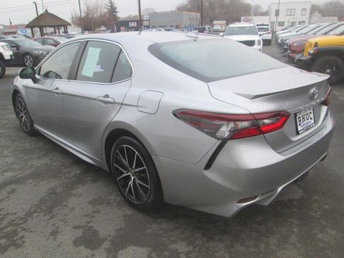 Used 2024 Toyota Camry SE image 4