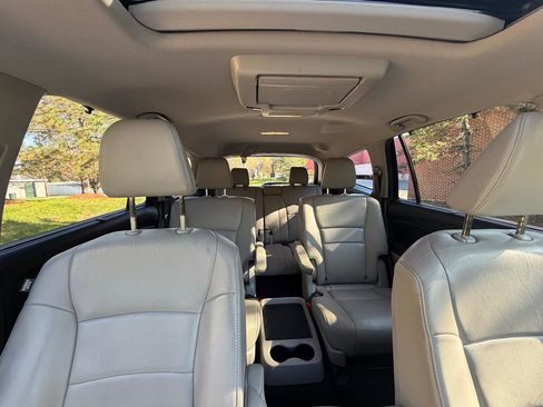 Used 2019 Honda Pilot Touring image 16