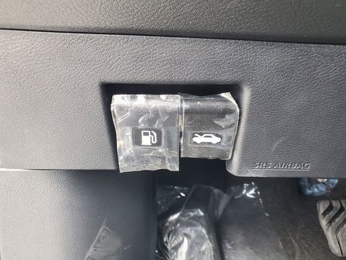 New 2025 Nissan Versa SV w/ Trunk Package image 12