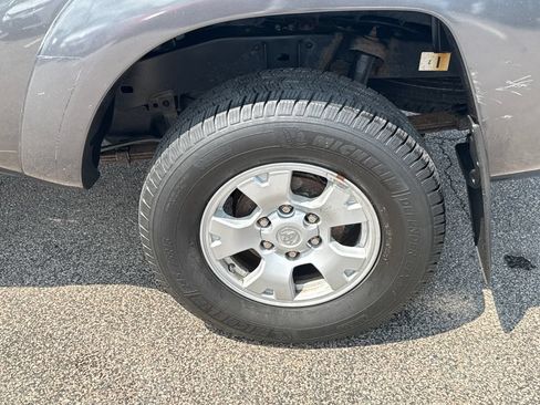 Used 2015 Toyota Tacoma 4x4 Double Cab w/ SR5 Package image 38