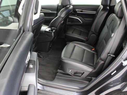Used 2025 Kia Telluride S FWD image 31
