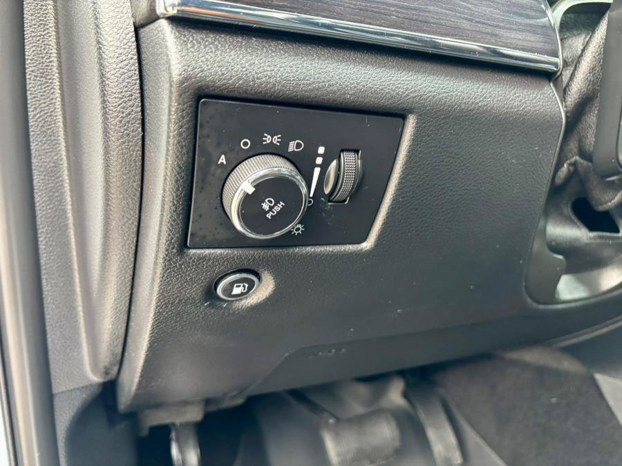 Used 2020 Jeep Grand Cherokee Overland AWD/4WD image 24