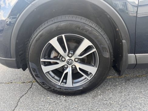 Used 2018 Toyota RAV4 XLE AWD/4WD image 12