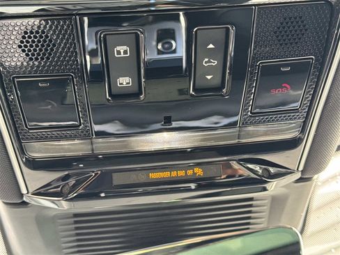 Used 2023 Land Rover Range Rover SE image 23