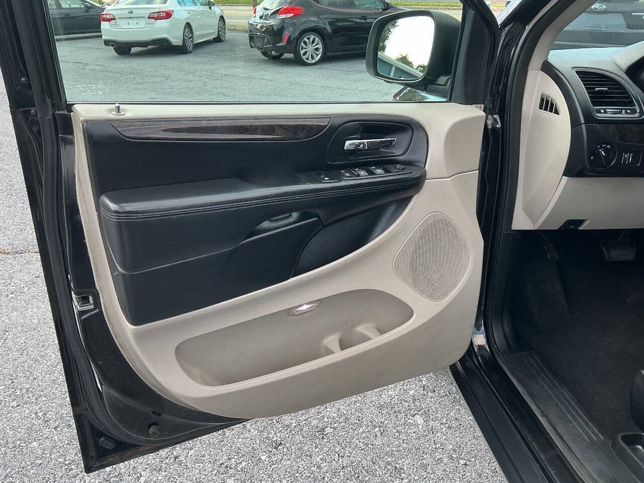 Used 2012 Dodge Grand Caravan SE FWD image 12