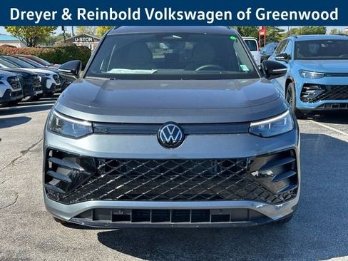 New 2026 Volkswagen Tiguan SE R-Line image 2