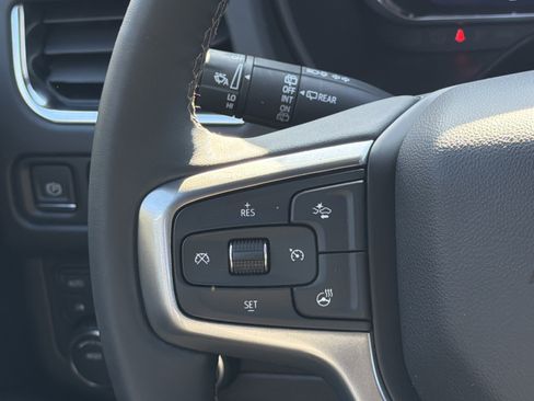 Used 2024 Chevrolet Suburban Premier image 24