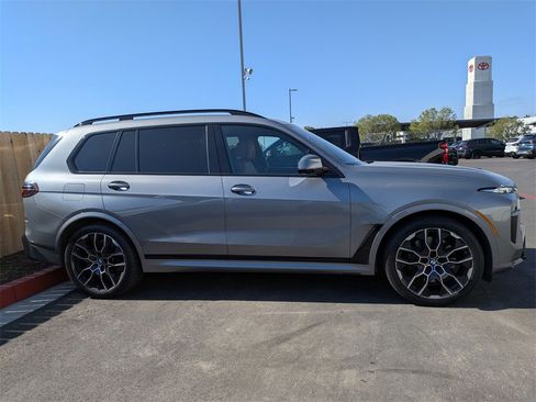 Used 2023 BMW X7 xDrive40i w/ M Sport Package image 5