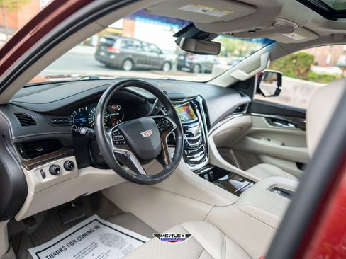 Used 2020 Cadillac Escalade Luxury w/ Escalade Sport Edition AWD/4WD image 13