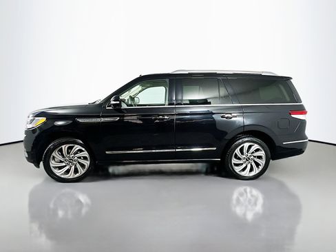 Used 2022 Lincoln Navigator Reserve image 4