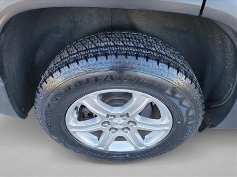 Used 2018 GMC Acadia SLE image 11