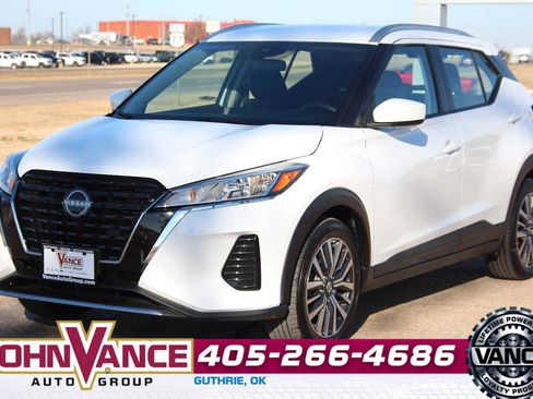 Used 2022 Nissan Kicks SV image 3