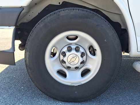 Used 2024 Chevrolet Express 2500 w/ Driver Convenience Package RWD image 9