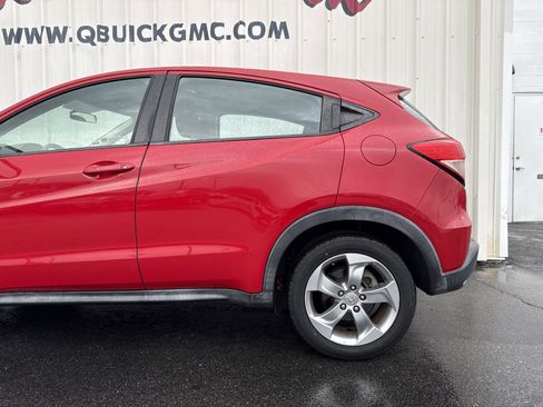 Used 2017 Honda HR-V LX image 2