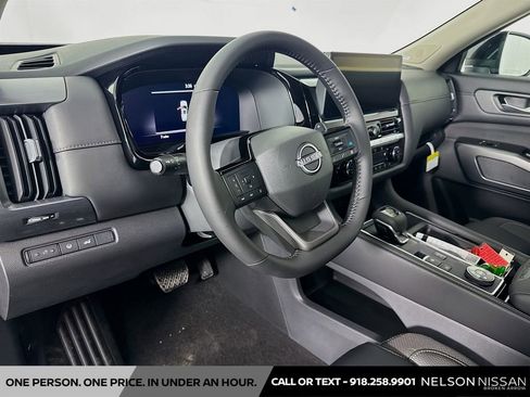 New 2026 Nissan Pathfinder SL image 9