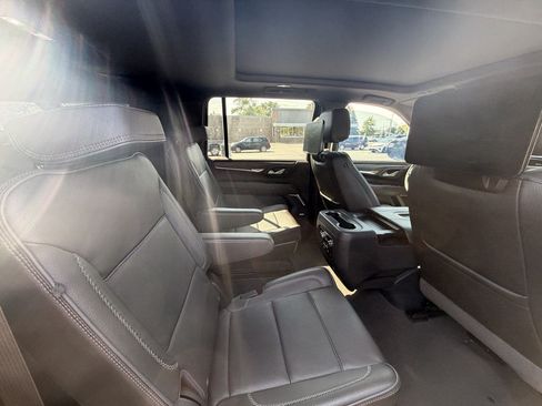 Used 2024 GMC Yukon XL Denali AWD/4WD image 14