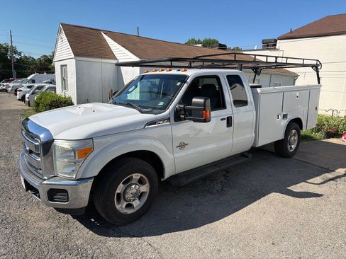 Used 2016 Ford F350 XLT w/ XLT Interior Package RWD image 2