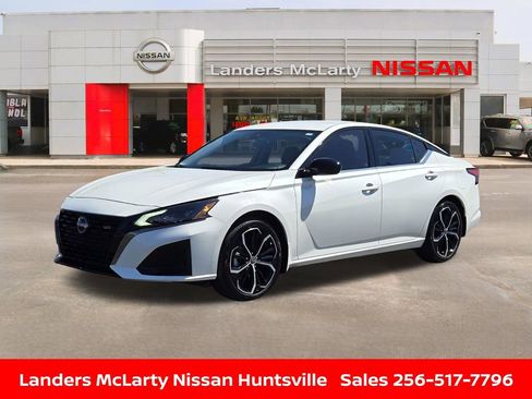 Used 2025 Nissan Altima 2.5 SR image 9