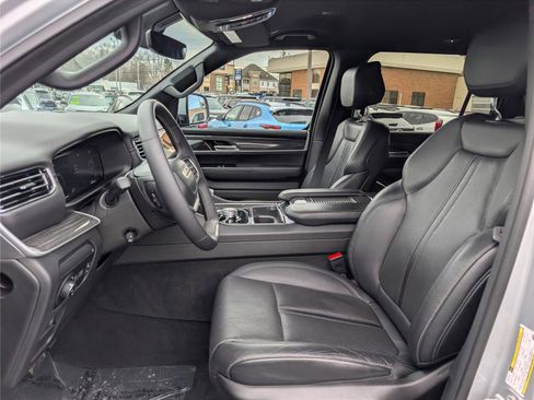 Used 2022 Jeep Wagoneer Series II image 17