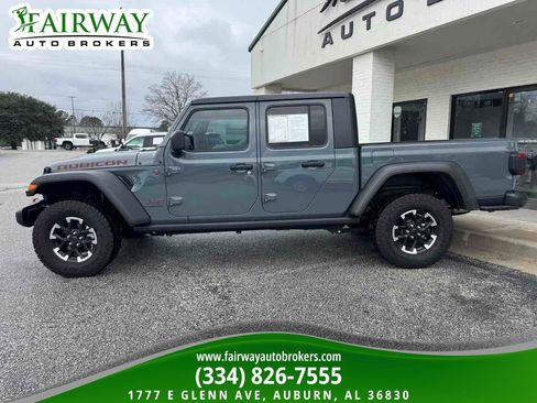Used 2025 Jeep Gladiator Rubicon w/ Convenience Group AWD/4WD image 9