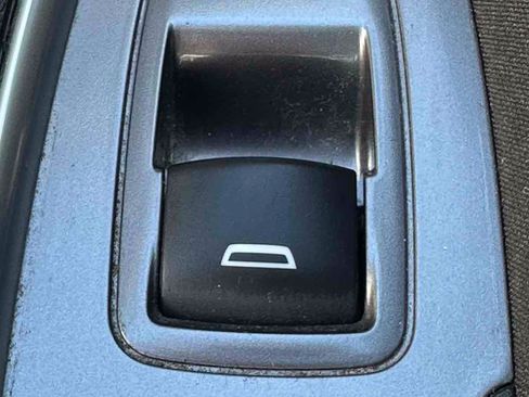 Used 2021 Chevrolet Malibu LT FWD image 36
