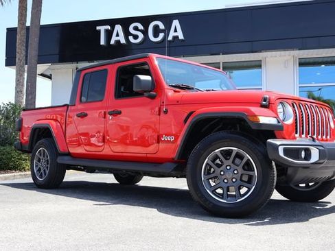 Used 2020 Jeep Gladiator Overland AWD/4WD image 1