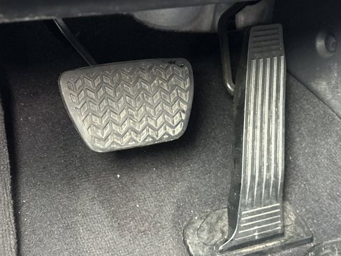 Used 2023 Toyota Sienna XLE image 46