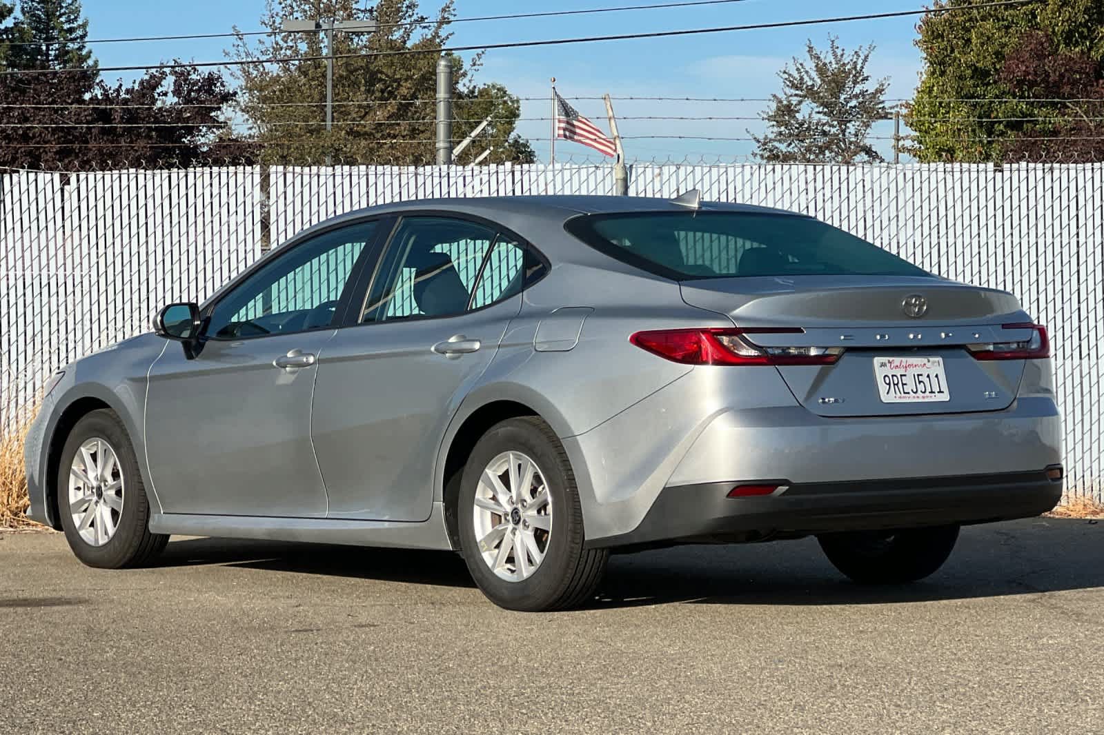 Used 2025 Toyota Camry LE FWD image 5