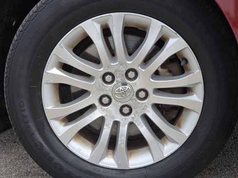 Used 2013 Toyota Sienna XLE FWD image 9