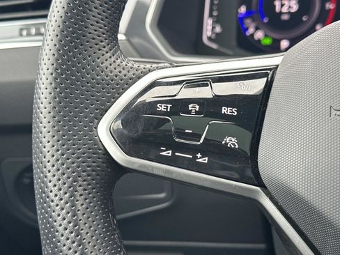 Used 2022 Volkswagen Tiguan SEL R-Line image 22