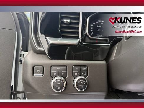 Used 2025 GMC Sierra 1500 SLT AWD/4WD image 18