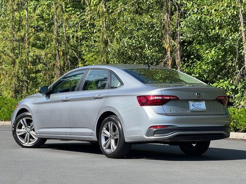 Used 2024 Volkswagen Jetta SE FWD image 6