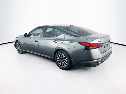 Used 2023 Nissan Altima 2.5 SV FWD image 5