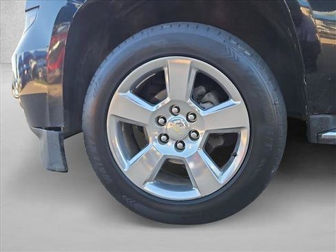 Used 2018 Chevrolet Suburban Premier AWD/4WD image 25