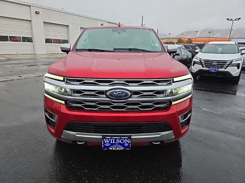 Used 2022 Ford Expedition Platinum AWD/4WD image 2