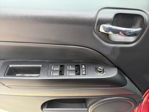 Used 2013 Jeep Compass Sport image 8