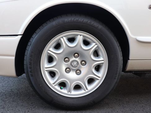 Used 2001 Jaguar XJ8 image 11