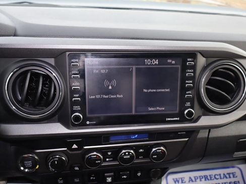 Used 2022 Toyota Tacoma TRD Off-Road image 16