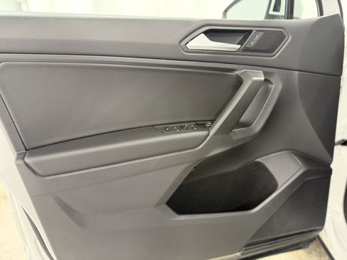 Used 2021 Volkswagen Tiguan S image 12