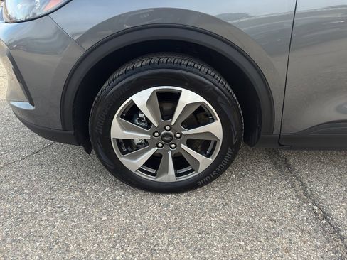 Used 2025 Ford Escape Platinum image 4