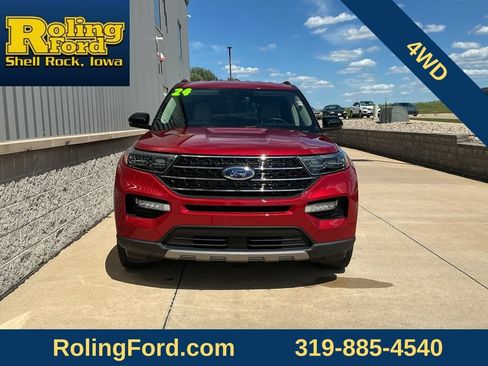 Used 2024 Ford Explorer XLT w/ Equipment Group 202A AWD/4WD image 4