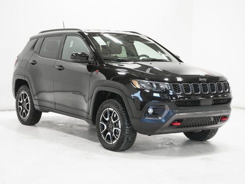 Certified 2025 Jeep Compass Trailhawk w/ Trailer Tow Group image 4