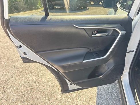 Used 2021 Toyota RAV4 XLE FWD image 19