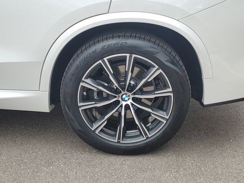 Certified 2024 BMW X5 xDrive40i w/ M Sport Package image 28