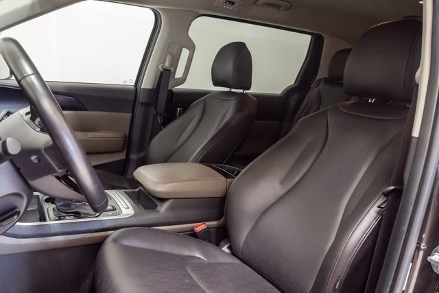 Certified 2025 Kia Carnival FWD image 8