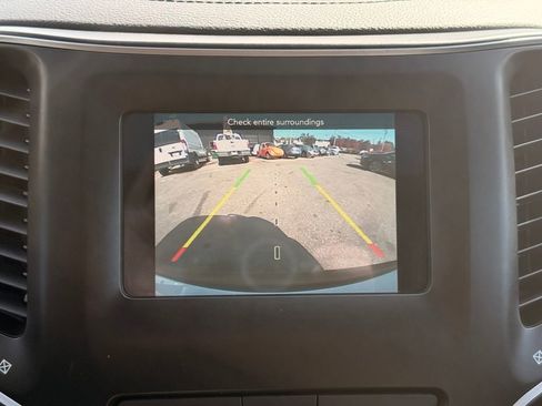 Used 2019 Jeep Cherokee Latitude Plus w/ Comfort/Convenience Group image 35