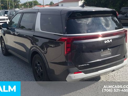 Used 2025 Kia Carnival FWD image 23