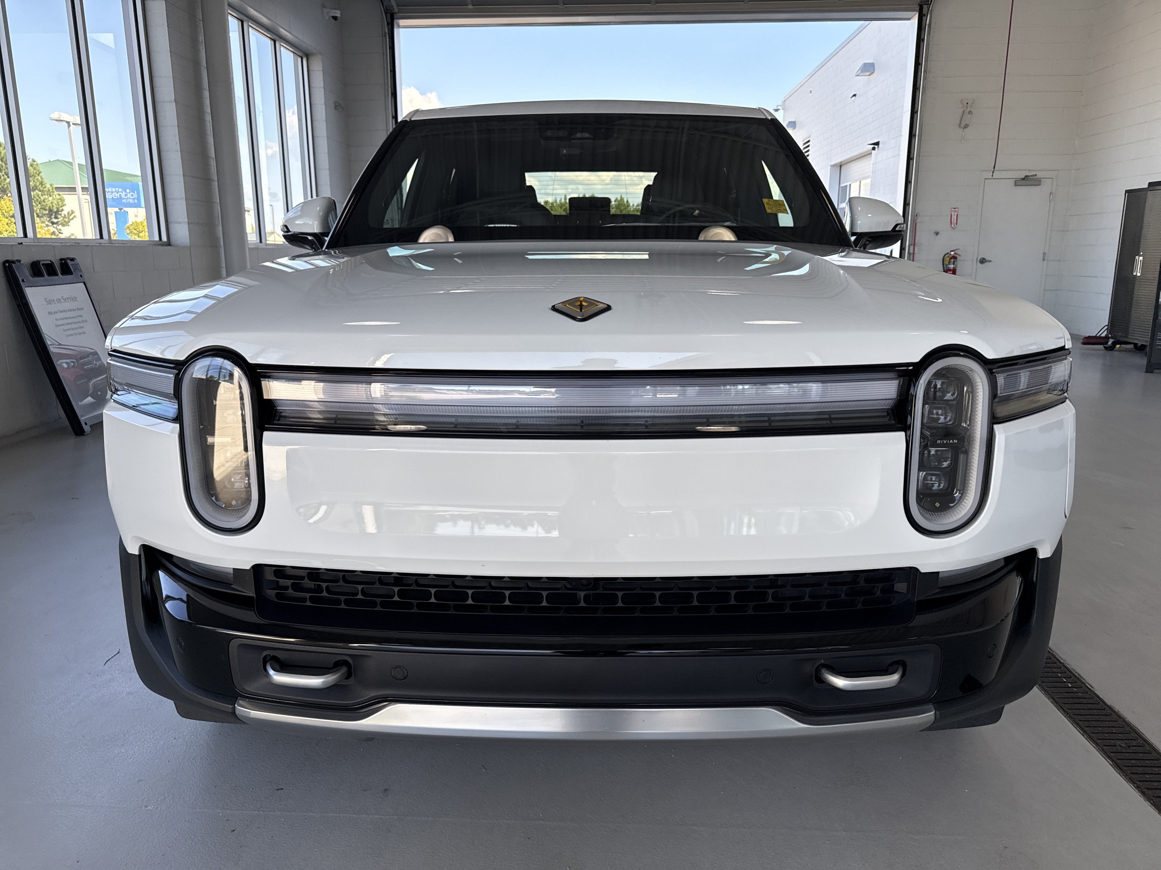 Used 2025 Rivian R1T Adventure Dual AWD/4WD image 13