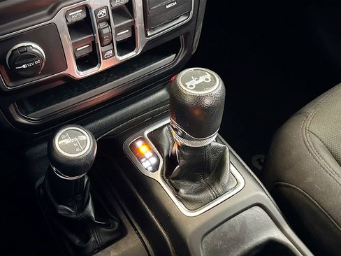 Used 2018 Jeep Wrangler Unlimited Sport S image 19