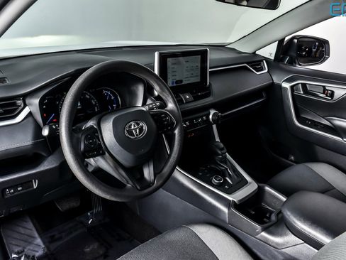 Used 2025 Toyota RAV4 LE AWD/4WD image 17